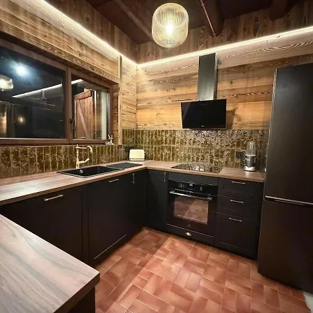 Cosy, Luxury In Quiet Hamlet, Four Stars