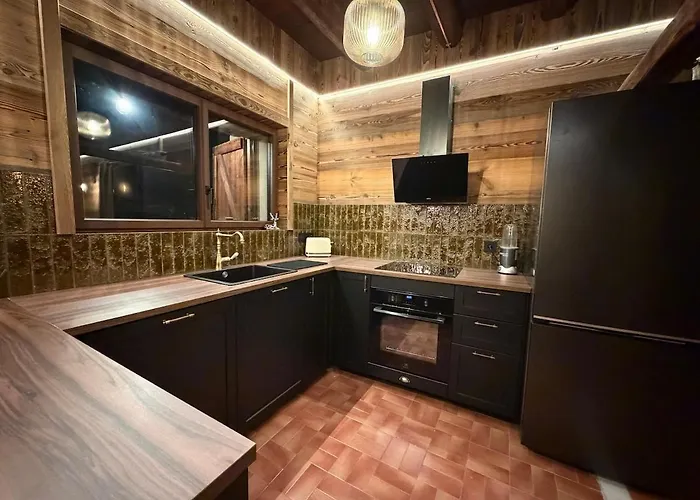 Cosy, Luxury In Quiet Hamlet, Four Stars